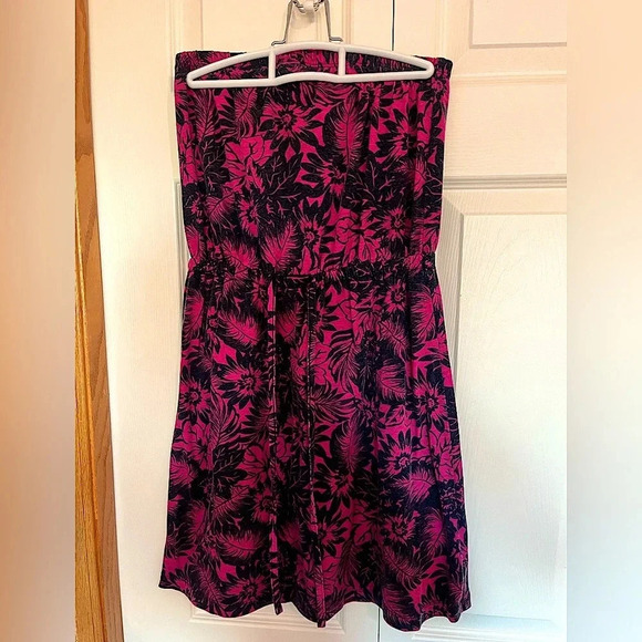 Dress - Picture 2 of 6